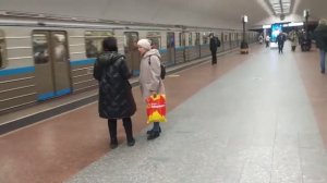 Станция метро Люблино интерьер, пассажиры, поезд Москва Фрагмент 44