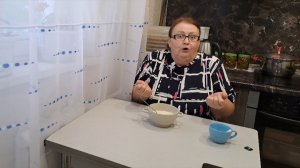Зарплату не дали. Выживаем как можем. Каша без масла. Чай без крендельков.
