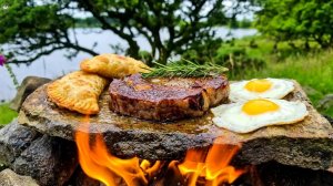 Рибай-стейк и яйца на раскалённом камне | Примитивная готовка на берегу озера