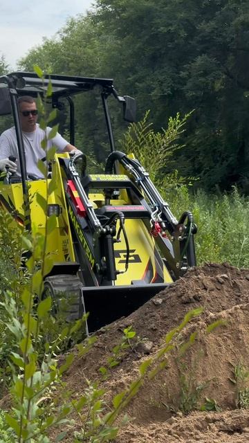 Копаем котлован погрузчиком MAX600, мощная спецтехника российского производства, погрузчик MAX 600