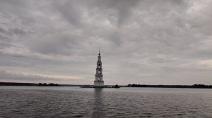 Поплыли к Колокольне.