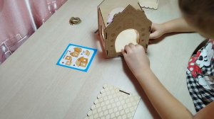«Маленькая мастерица: собираем и раскрашиваем деревянную кормушку!»