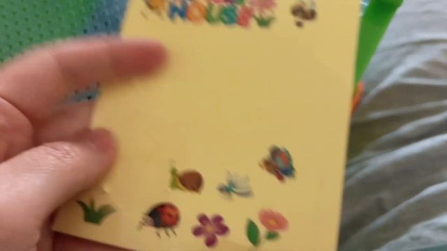 Украшаем домик для насекомых. Видео для детей. Видео для девочек.