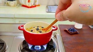 Миниатюрная кулинария: идеи рецептов с черникой на игрушечной кухне