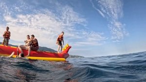 Банан-дракон, море и 1500 м глубина. ⛵ Офигенно, впервые катаюсь. #электрикмиллионер #море #банан
