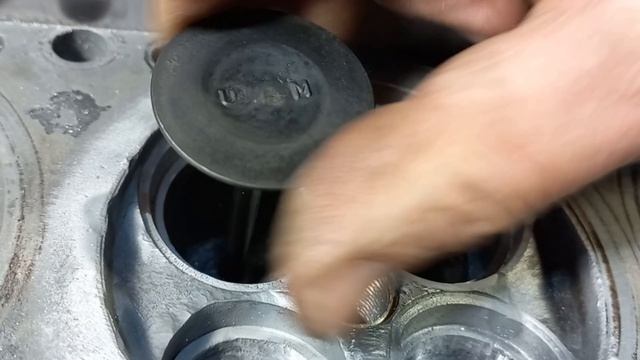 Нарезаем новые посадочные места индивидуального размера под новые сёдла гбц двигатель 3UZ-FE.