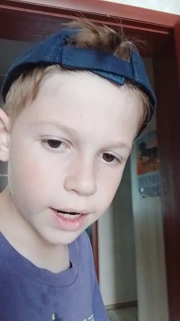 я хотел пойти в школу младший помешал ❗