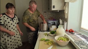 ГОТОВИМ ОКРОШКУ ДА ЗА ЖИЗНЬ РАЗГОВАРИВАЕМ