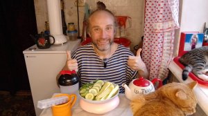 Обед с котями. И всё равно жрать то я здоровый. Мукбанг. Обжор. Еда на камеру. Диета. Шизофрения.