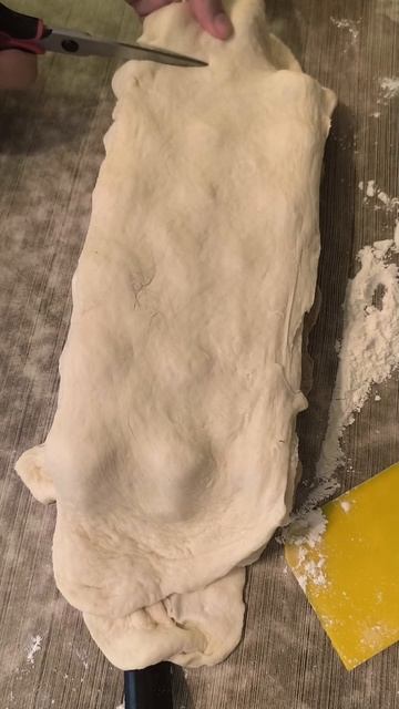 С бананом и шоколадом из дрожжевого теста( можно слоёное тесто)
#выпечка #булочкивдуховке #булочкииз