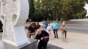 Стихийные мемориалы в память о погибших в результате теракта появились в Архипо-Осиповке и Краснодар