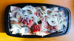 Селёдка в уксусно-масляной заливке с репчатым луком. Коротко и без лишних слов