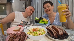 Мукбанг ОГОЛОДАЛИ, сожрали ГОРУ самых ВКУСНЫХ свиных ребрышек в Паттайе! Отдых в Таиланде и ужин