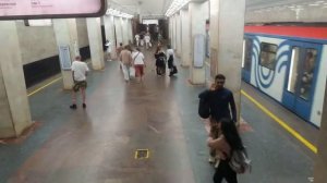 Станция метро Ленинский проспект интерьер, пассажиры, поезда Москва Фрагмент 4