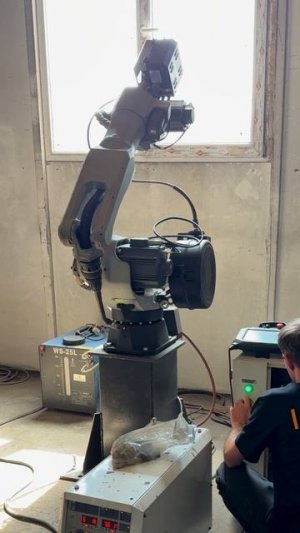 Робот не заменяет сварочный участок. Он берет рутину на себя 🤖
