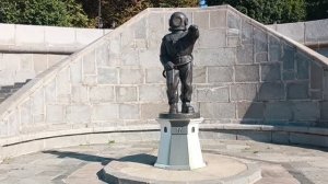 Прогулки по Москве. Нескучный сад. Часть 2. Ванный домик. Грот. Летний домик. Водолаз-маяк