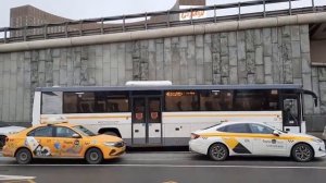Автобус Лиаз-5250 «ВОЯЖ» следует по маршруту 451