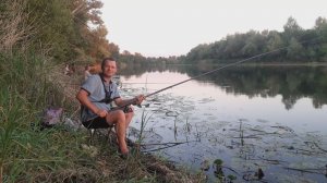 «Вечер, удочка, поплавок — заботы остались за спиной!«Проверил место у плотины.Рыба есть!