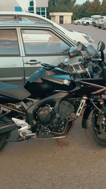 Yamaha спортивный мотоцикл с характером.