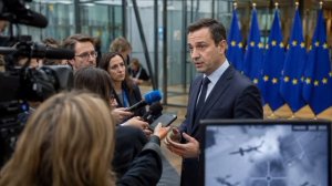 Финский политик Мема призвал ЕС прекратить военную помощь Украине.По его словам, ЕС превратился в те