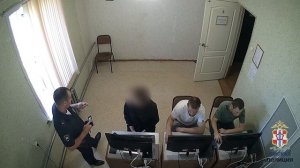 Жительницу Омска поймали с микронаушником на экзаменах в ГАИ.

Девушка четвёртый раз пыталась сдать