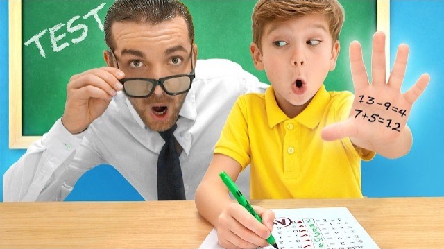Учитель ПОСТАВИЛ ДВОЙКУ! Майк пытается исправить оценку! 😱📝