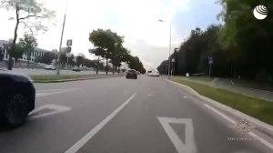 Женщина на Mercedes без номеров устроила погоню с полицией на юге Москвы.Пока ее ловили,