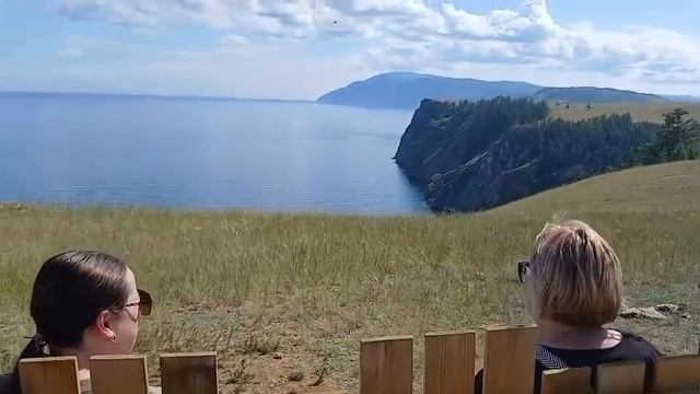 Кажется, качельку установили в самом правильном месте! 🩵Байкальские легенды Www.baikallegends.com.