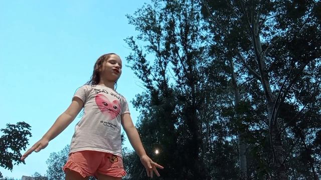 КТО ЛУЧШЕ СТАНЦЕВАЛ ТРЕНД НЕ СТОЙ ТАНЦУЙ? Дарина или Аня?💖