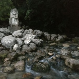 Перебираю камни