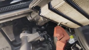 Honda Stepwgn RP6 
Замена воздушного фильтра..mp4