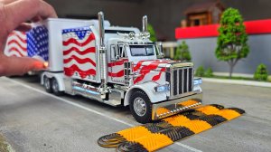 Огромная фура Peterbilt в леврее американского флага. Масштаб 1:24 свет и звук. Про машинки