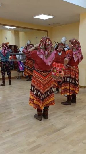 “Московское долголетие”. “Сударушки”. Примерка костюмов. Педагог Оксана Бабаева