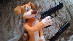 не шуйте а то мой шарик в вас будет стрелять😐😐😐(шарик это моя плюшка)