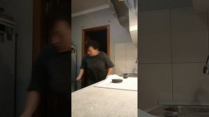 Ирина угостила своими помидорами 🍅 А я обработала от белокрылки и подкормила огурцы 🥒