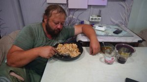 Кушаю много икры Ужин ПОДВАЛ ИЛЬИЧА
