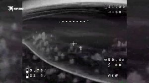 Кадры выполнения боевого задания экипажа вертолета Ми-28нм и операторов дронов - перехватчиков