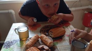 Леонардик и Машенька прибежали попить чай к бабули👍🤩❤️