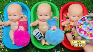 Куколки-малышки Проводят Красочное время за игрой