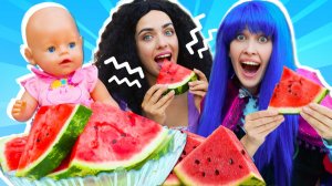 Вредные Принцессы и Беби Бон Эмили кушают арбуз!🍉🍉 Интересные видео для детей