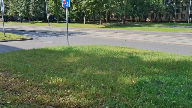 Все хотят пить и есть.Кого спасать?