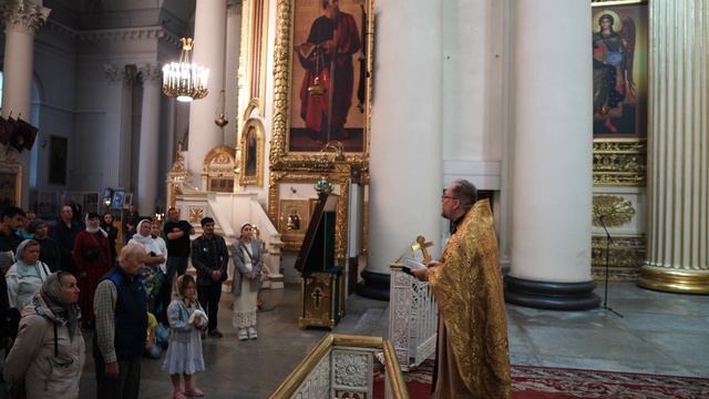 Сам спасется как бы из огня