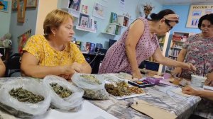 На цветоводстве делаем Саше. Саше -это небольшой мешочек с травами для запаха.