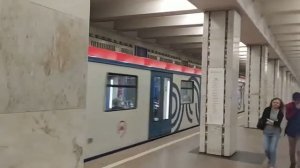 Станция метро Свиблово проспект интерьер, пассажиры, поезда Москва Фрагмент 5