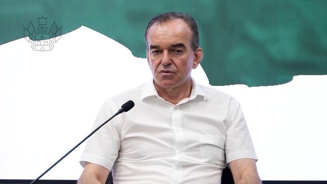 Вручил дипломы о переподготовке участникам кадрового проекта 