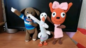 Танцуют мои игрушки вязаные в июле.