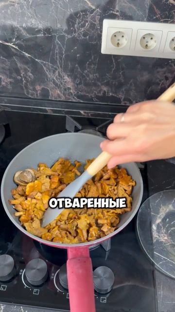 Вкусные лисички в сливочном соусе