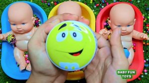 Милые куколки-малышки с красочными игрушками из бисера