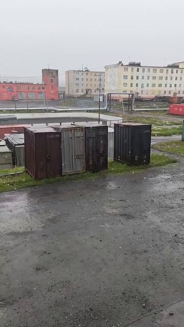 А у нас тут немного снег пошёл. Даже «Столовую» присыпало