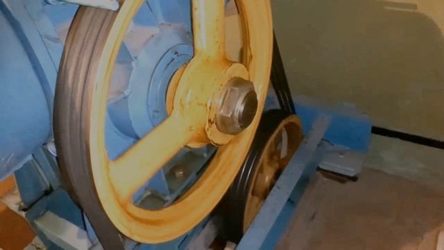 застряли в лифтинг в моём доме показали шахту плюс машинное отделение